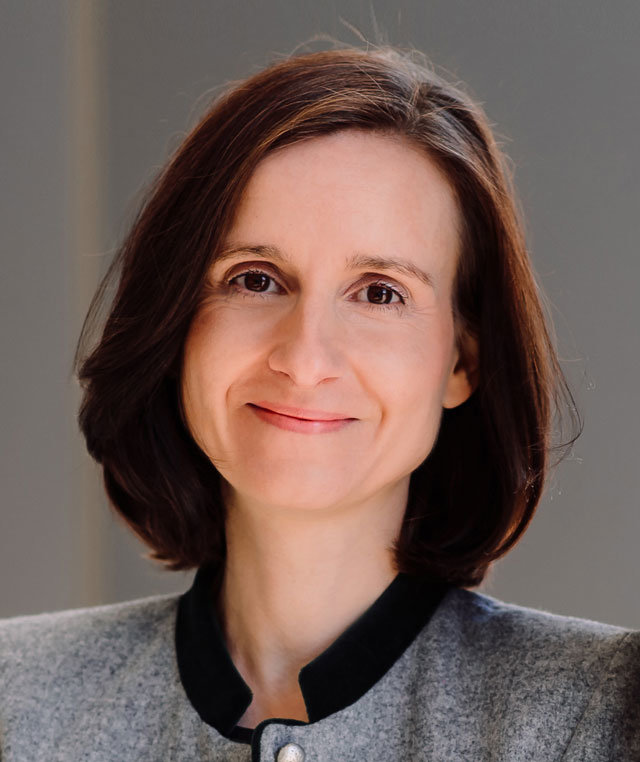 Katerina Rogers, Immobilienmakler