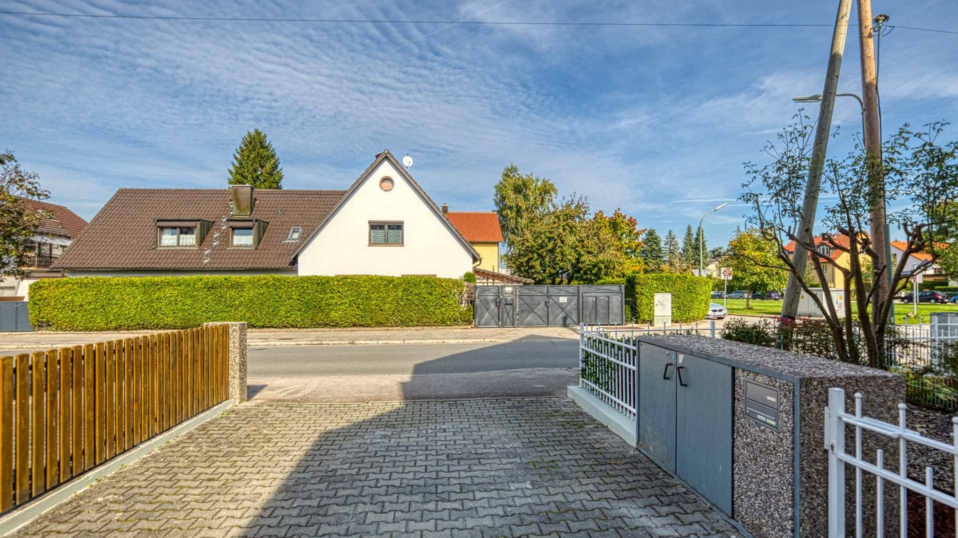 Lerchenau Haus Einfahrt