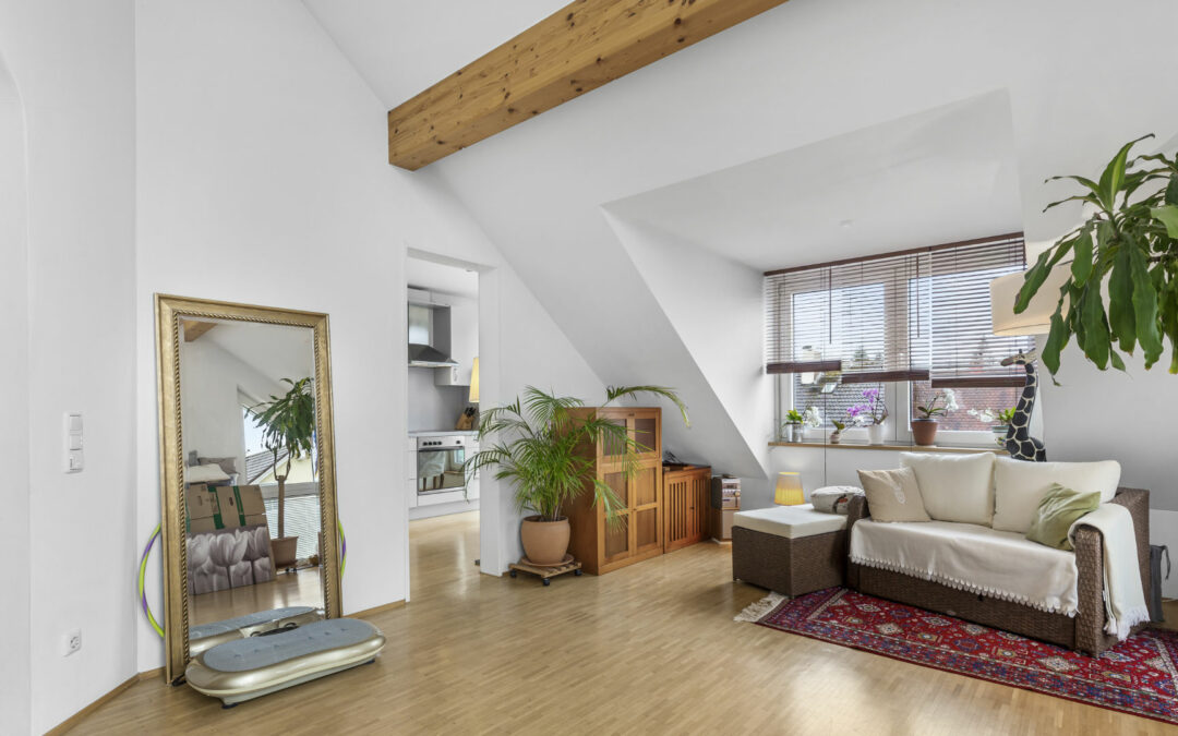 Stillvolle DG-Wohnung mit Sichtbalken und perfekter Ausstattung