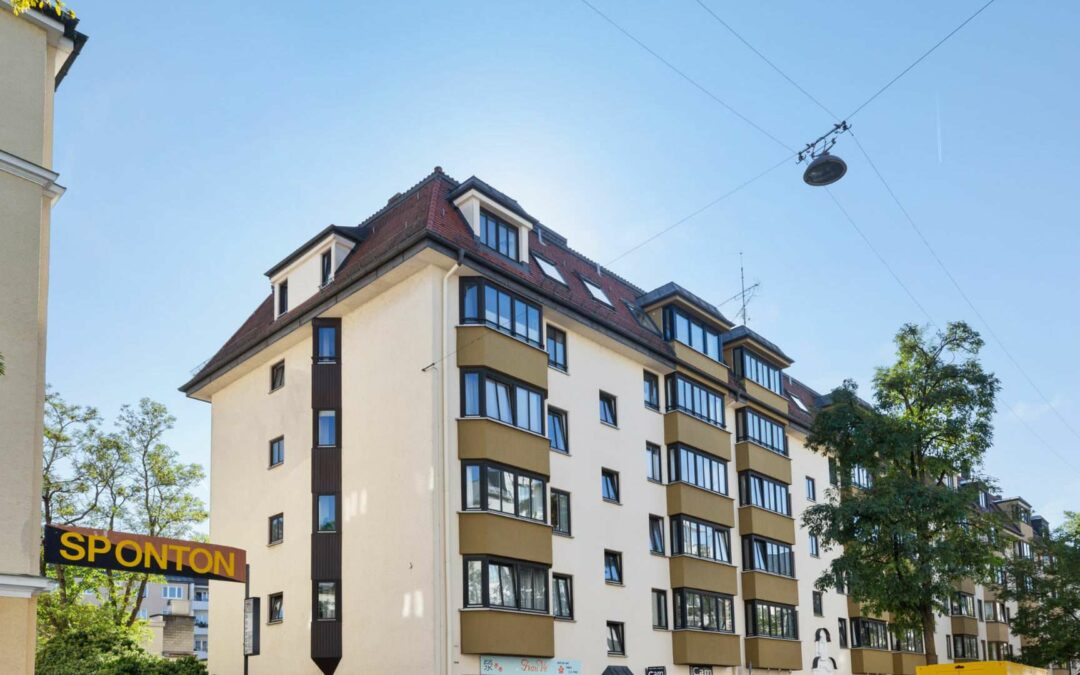 Dachgeschosswohnung mit zwei separaten Zimmern in Top-Lage