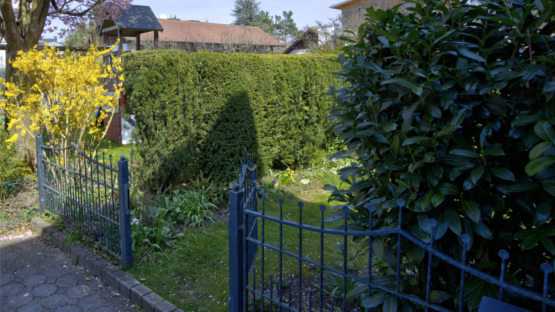 Garten mit Gartentor