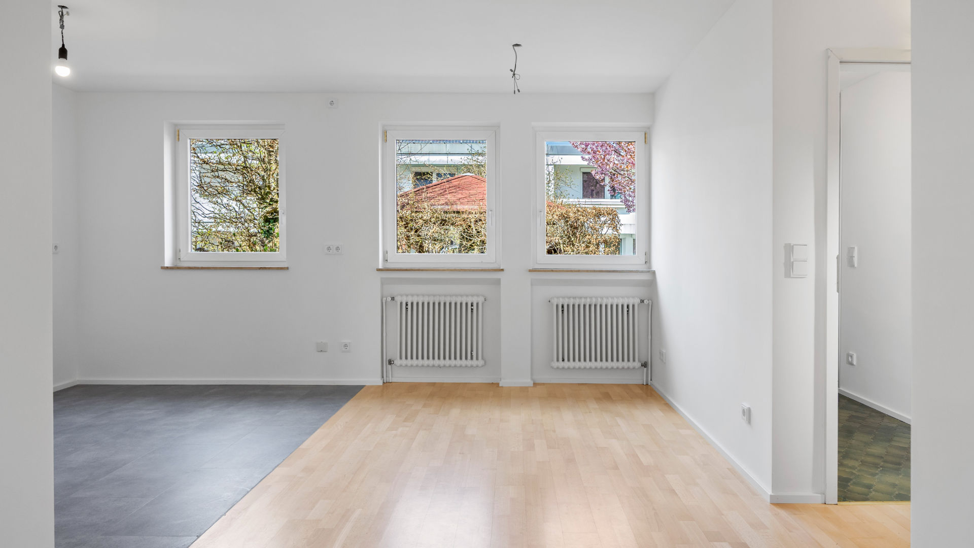 Offene Küche mit Fenstern