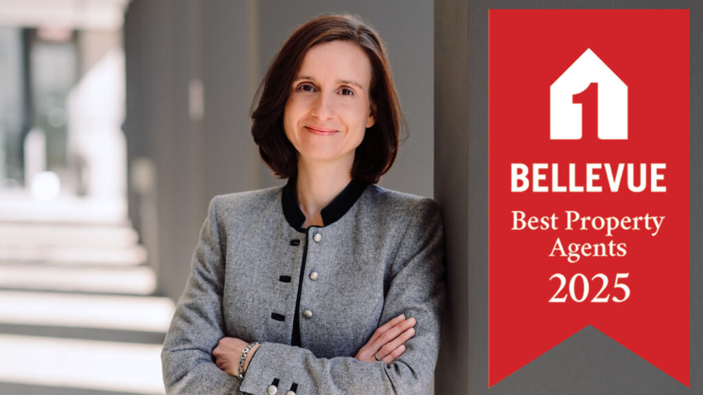 Porträt einer Immobilienmaklerin neben der Auszeichnung Bellevue Best Property Agents 2025