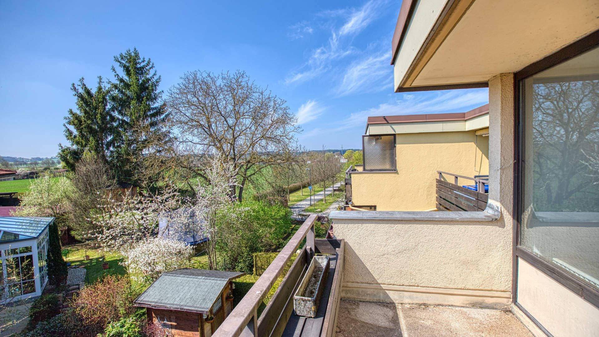 Sonniger Balkon mit schönes Ausblick