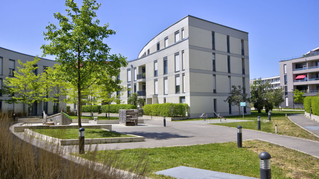 Landscaped courtyard with paths and green spaces of the residential complex in Munich-Aubing