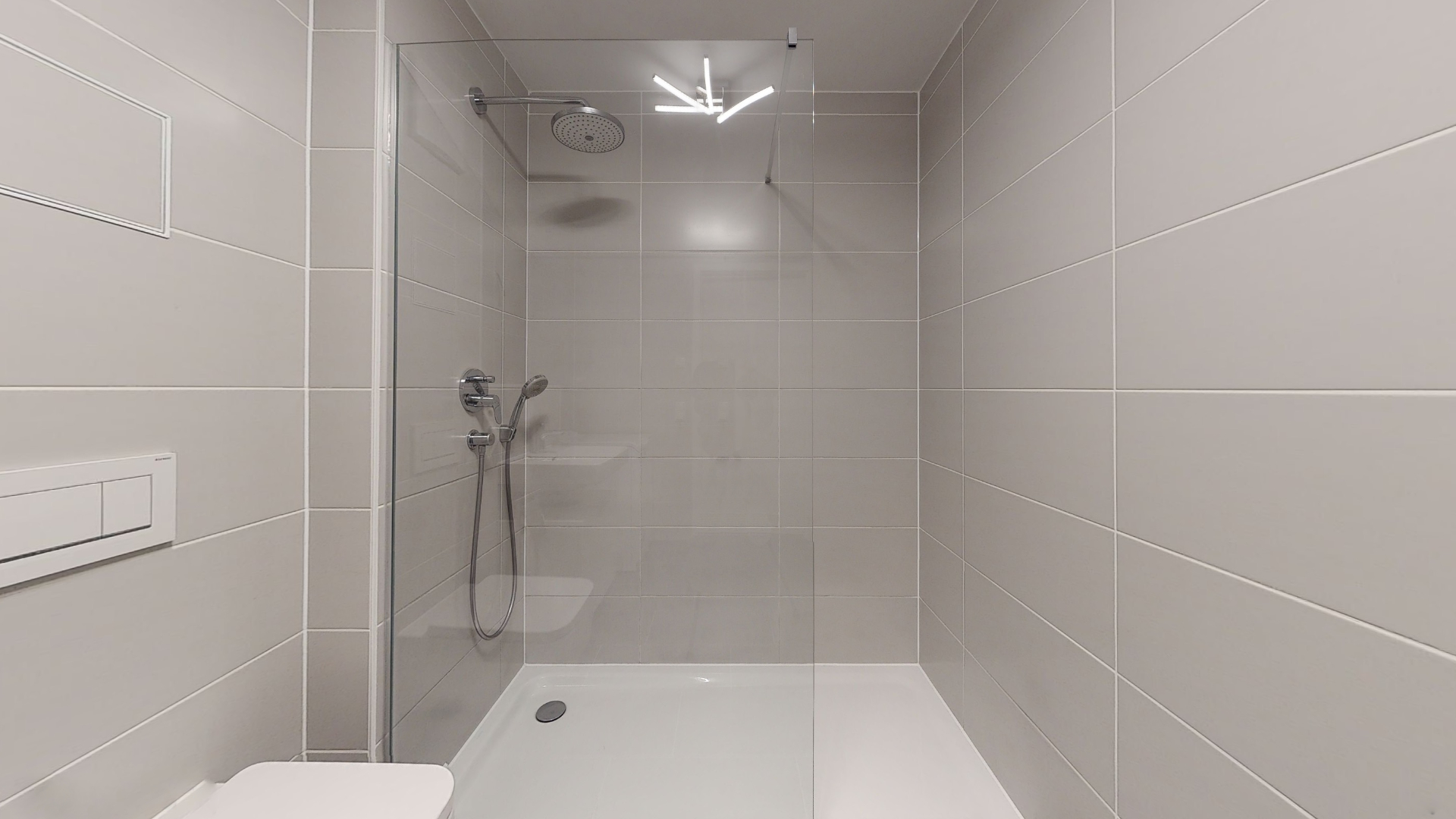 Hochwertiges Bad mit Dusche
