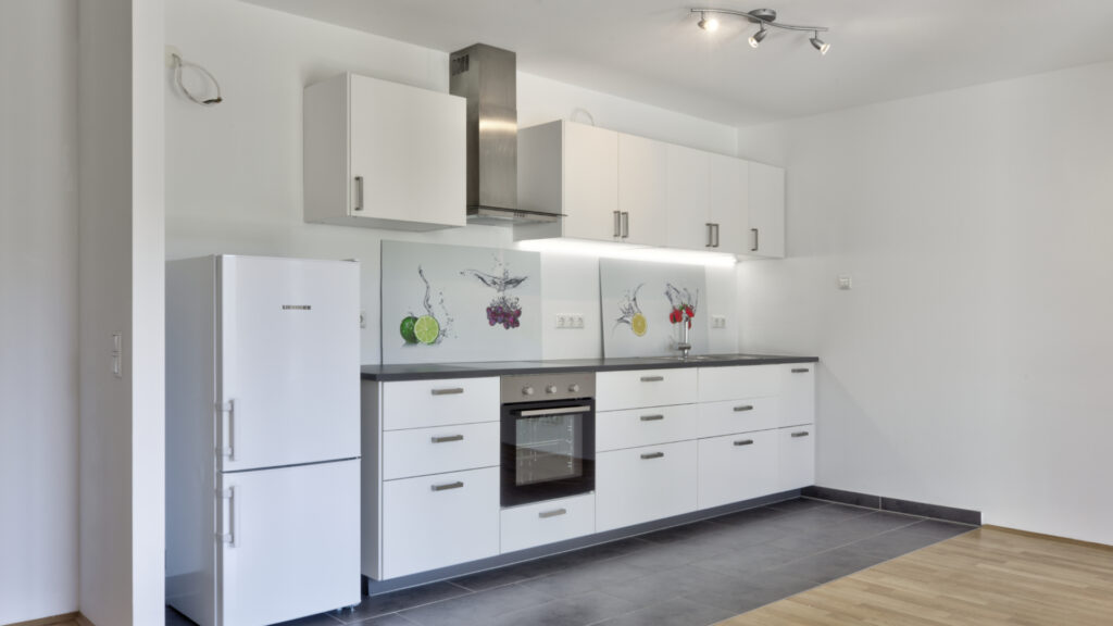 Built-in kitchenette with refrigerator and stove in an apartment in Munich-Berg am Laim