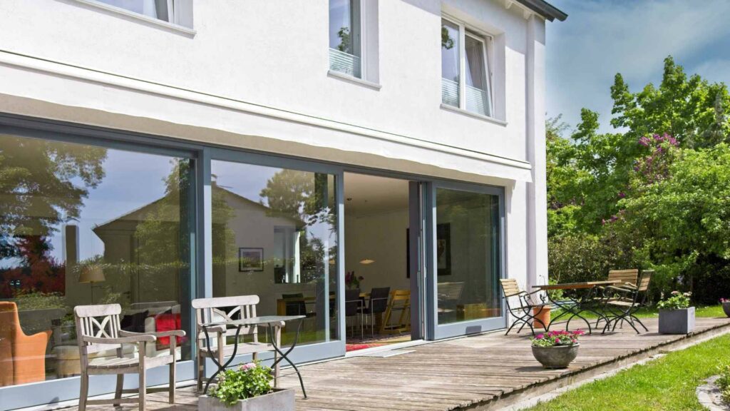 Detached house with large terrace and garden furniture in Munich-Großhadern