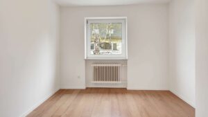 Empty room with window and light wooden floor in the Putzbrunn house