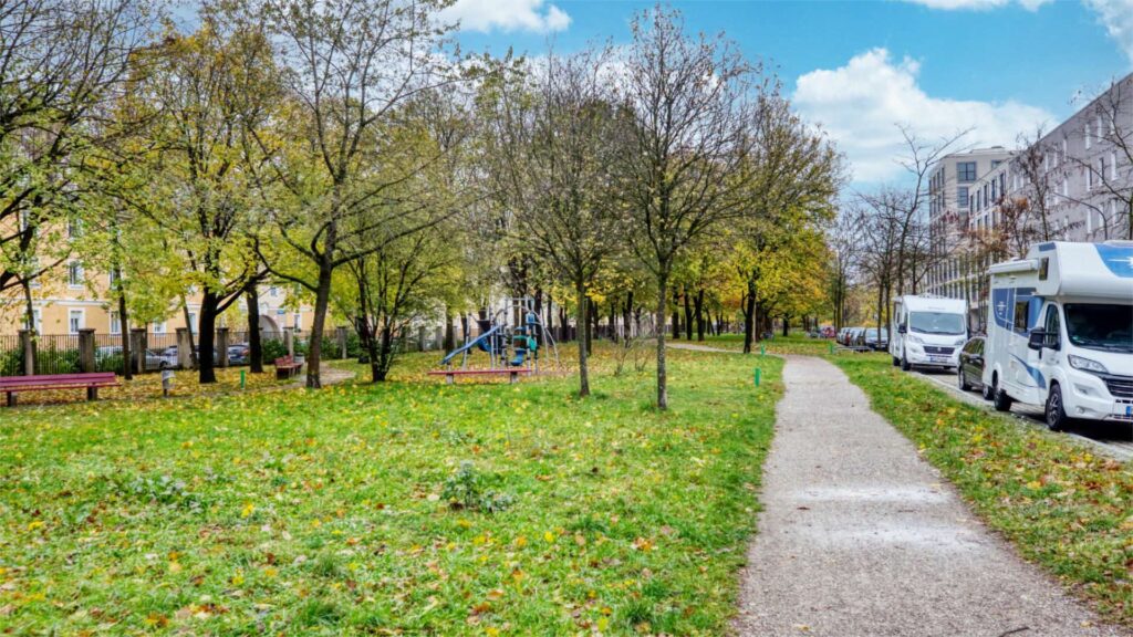 Green space near the apartment in Munich-Schwabing with autumn trees and footpath