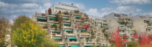 Tiered terraced housing complex with green balconies and colorful autumn foliage in Munich-Bogenhausen
