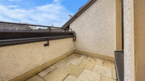 Tiled roof terrace area with a view over the rooftops in Munich - Berg am Laim – Rogers Immobilien