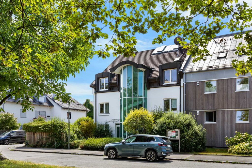 Wohnhaus mit altem Baumbestand in ruhiger Umgebung