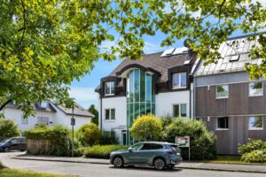 Wohnhaus mit altem Baumbestand in ruhiger Umgebung